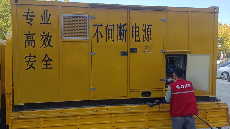菏泽柴油发电机组和UPS电源配合使用时，如何避免切换过程中的电力中断？
